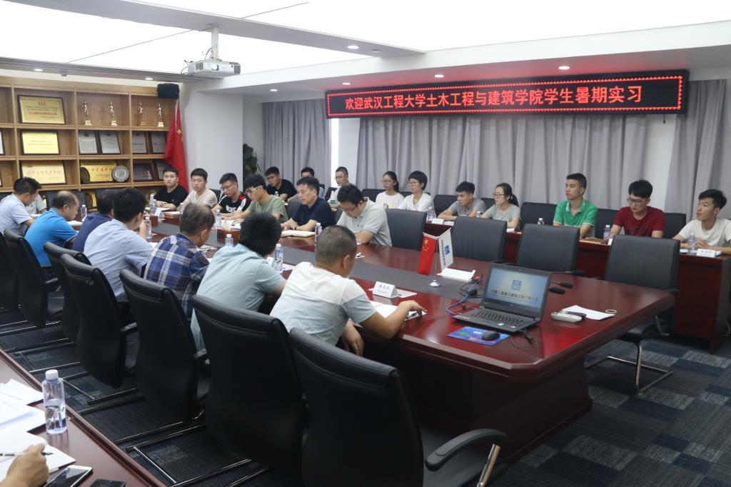 卢海林院长亲自带队带领实习生到中建二局报到